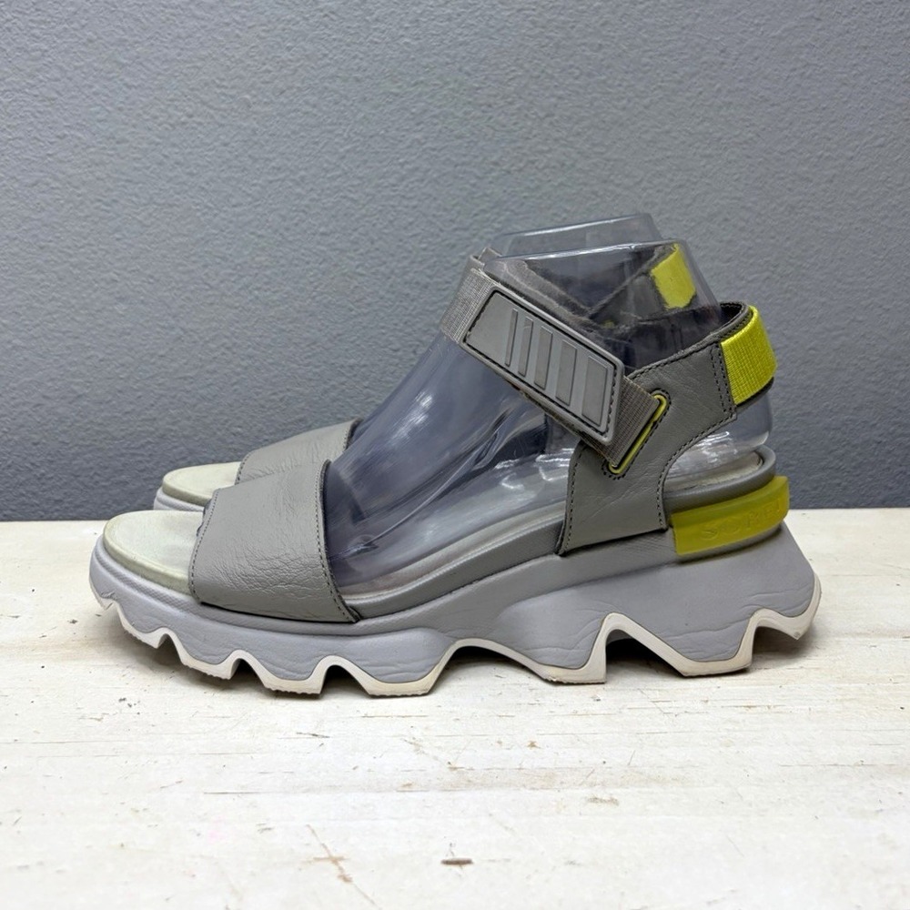 Sorel Grey Leather Kinetic Sandals Size 9